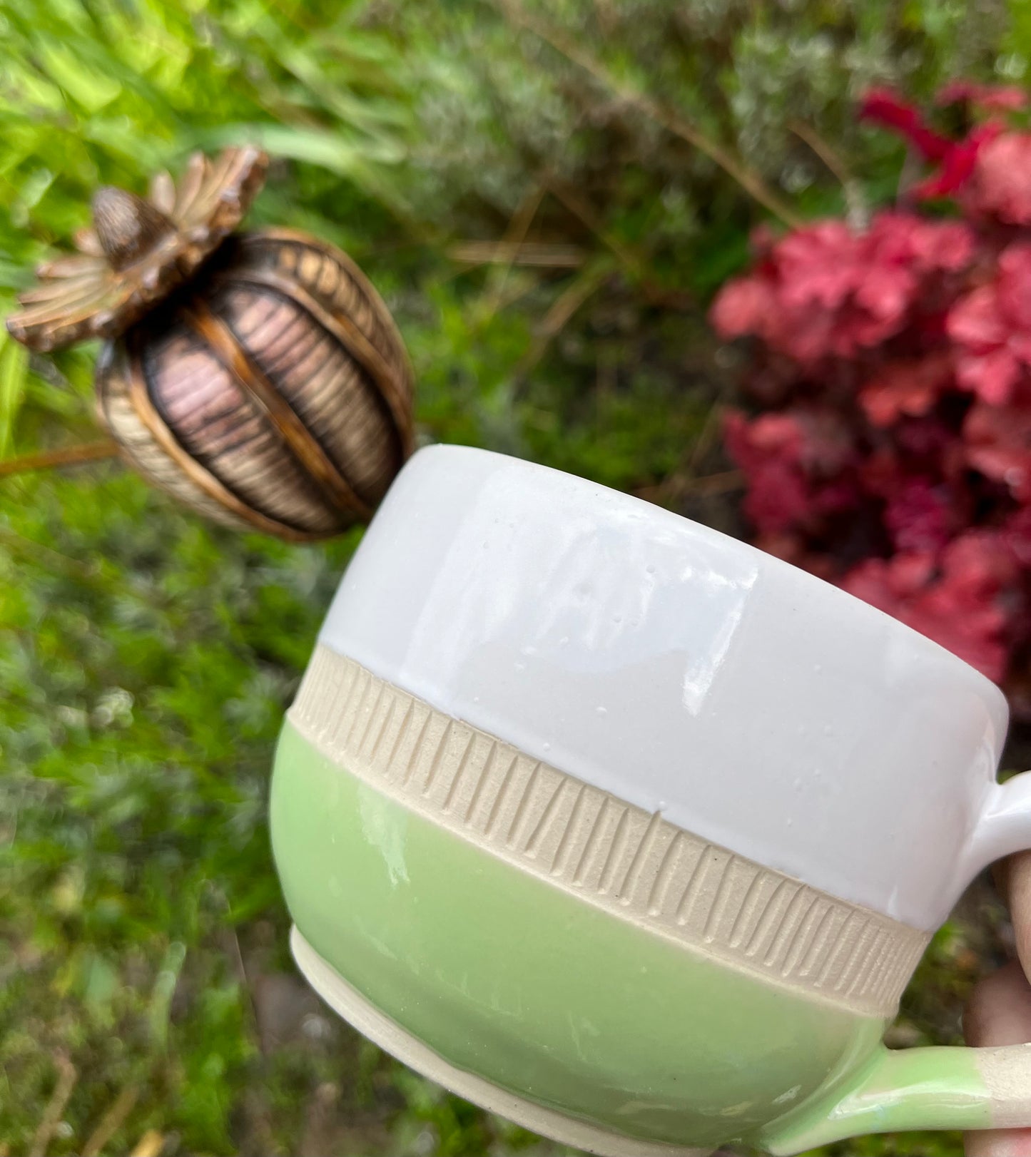 Retro mug in light green