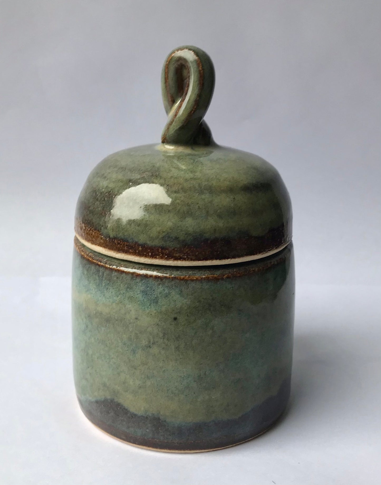 Misty green pot & lid
