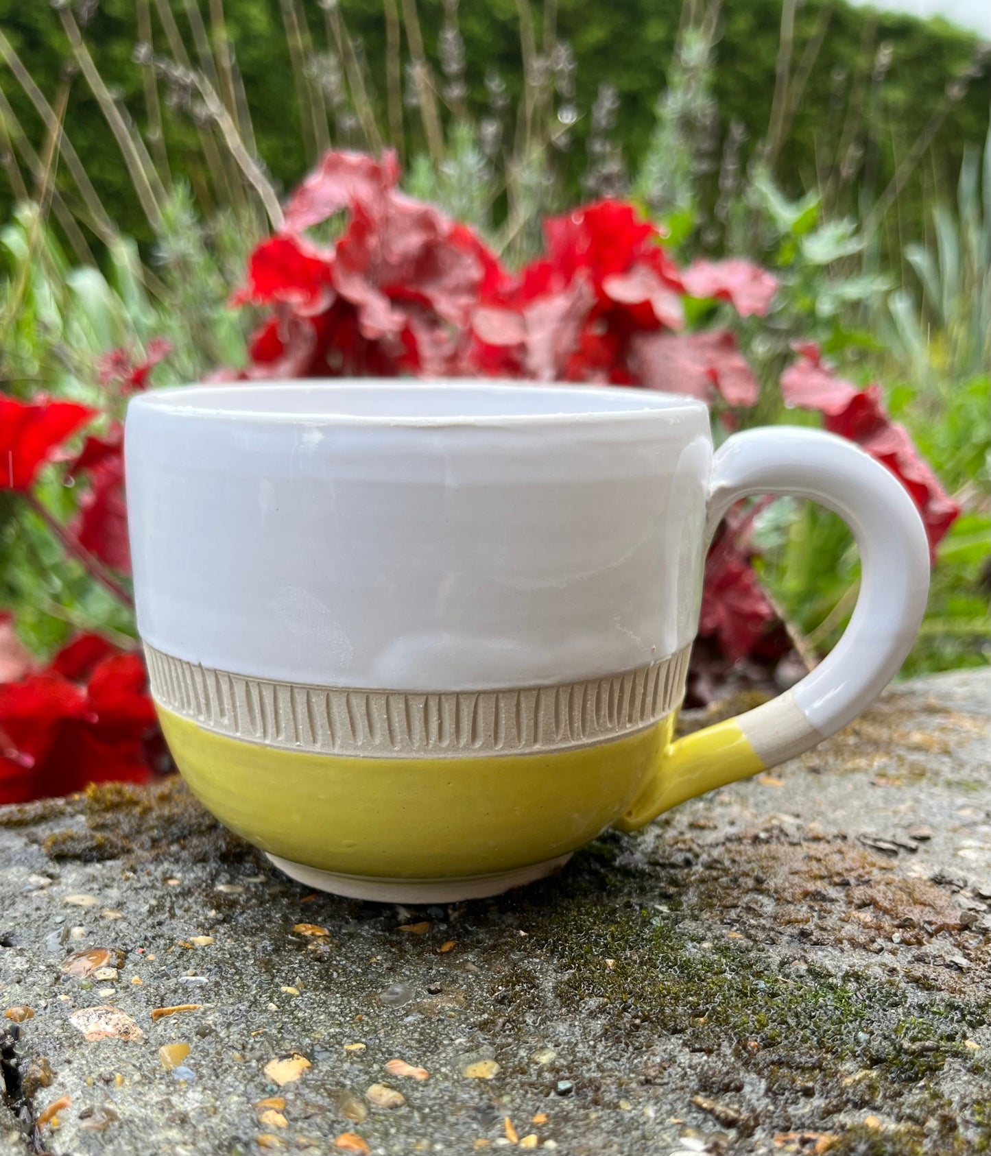 Retro mug in sunshine yellow